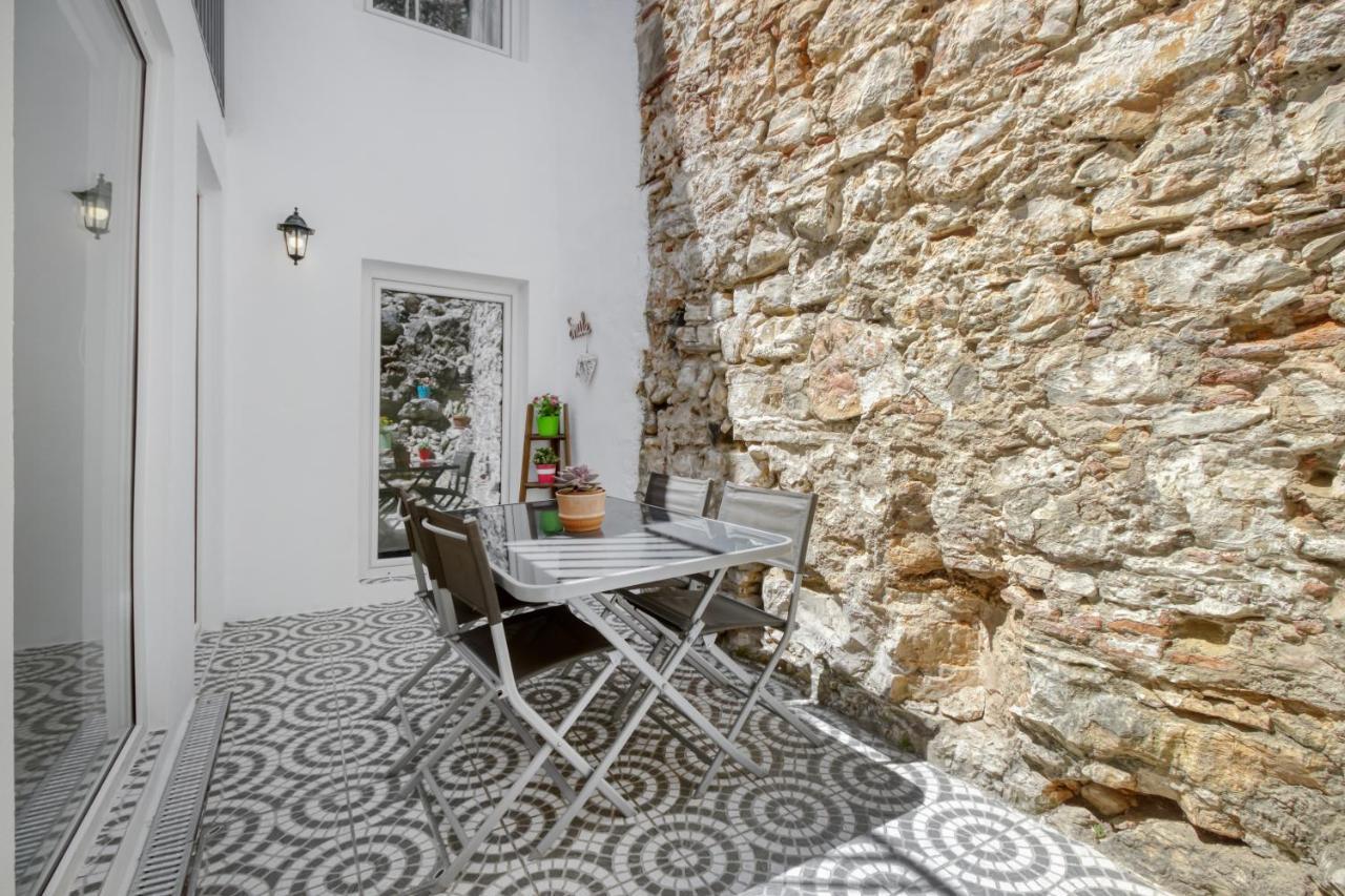 Apartamento 1 Quarto, Com Patio, Em Frente Praia Paco de Arcos Bagian luar foto