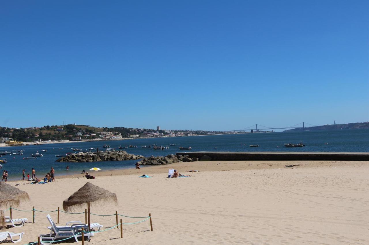 Apartamento 1 Quarto, Com Patio, Em Frente Praia Paco de Arcos Bagian luar foto